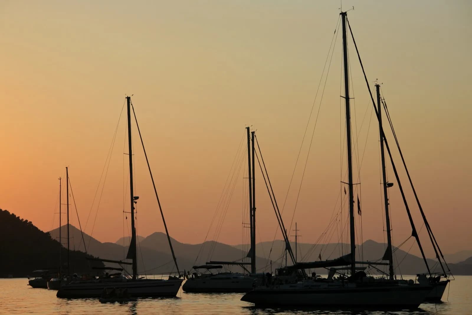 Konyaaltı Sunset Yacht Cruise — Private Luxury Charter - 5