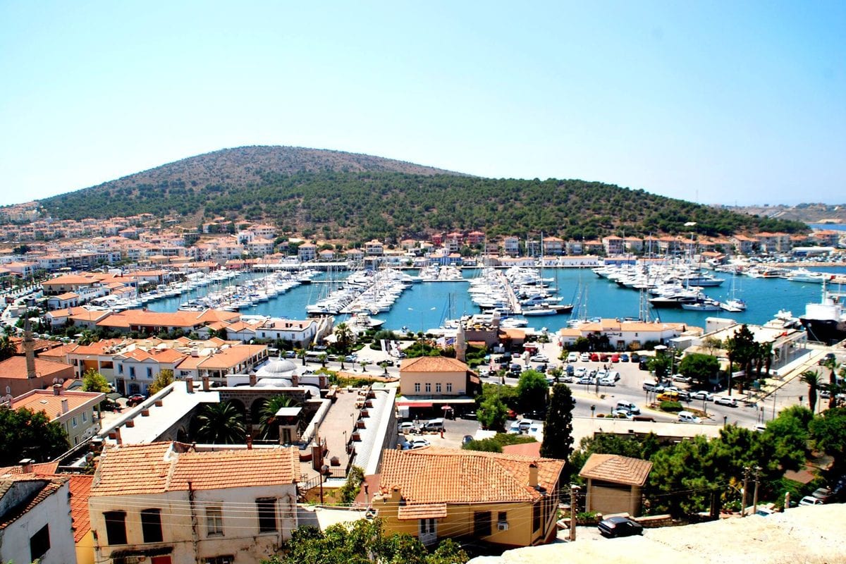 Çeşme — Küstenmarina und Uferpromenade