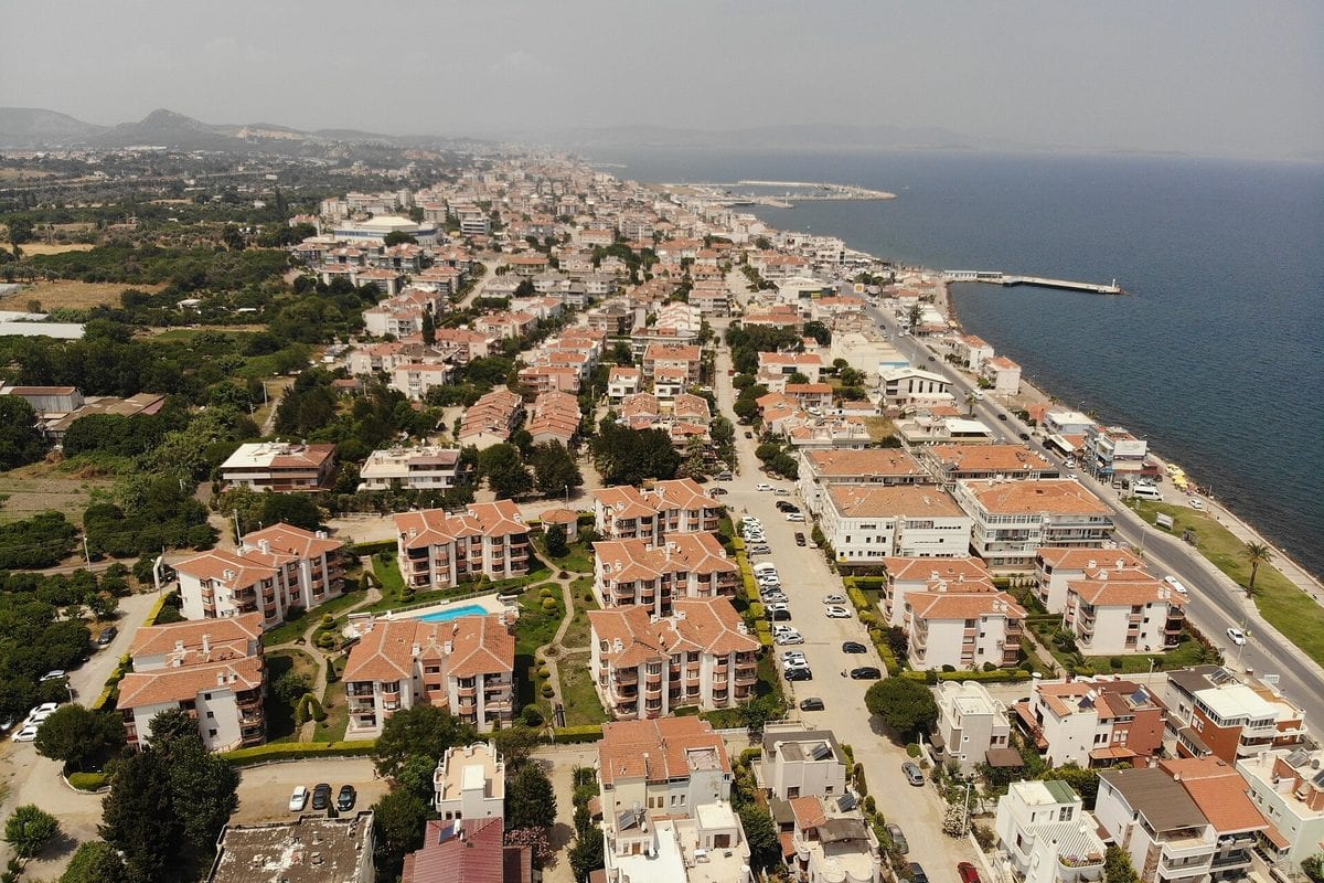 Güzelbahçe — Bucht und Stadtansicht von Izmir