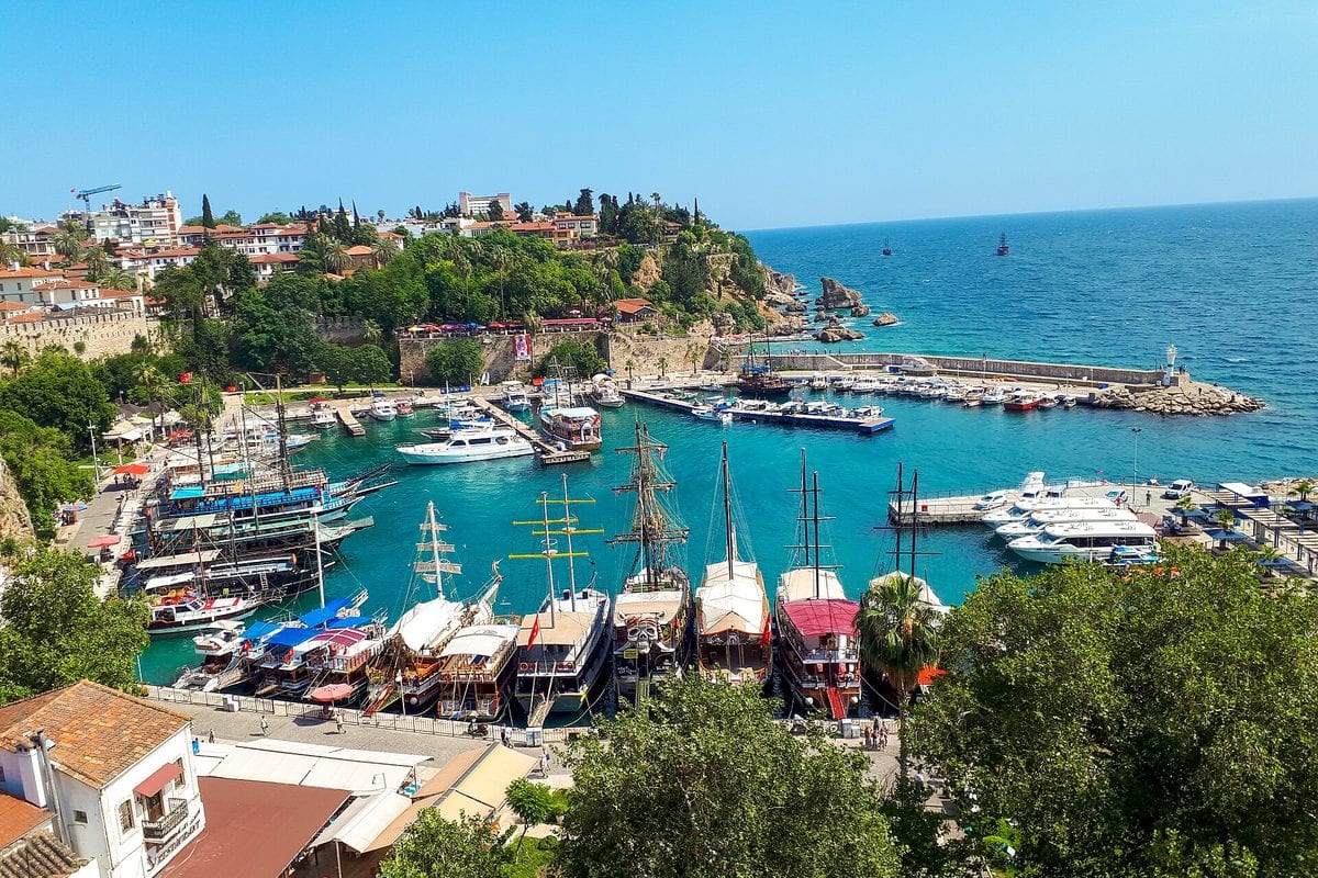 Antalya Vacation Photoshoot (2026): Prices, Best Locations & Booking