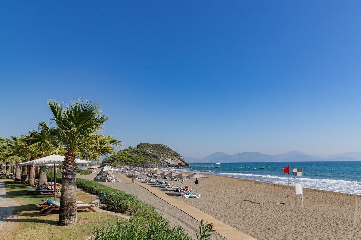 Konyaaltı — Mediterranean resort coast