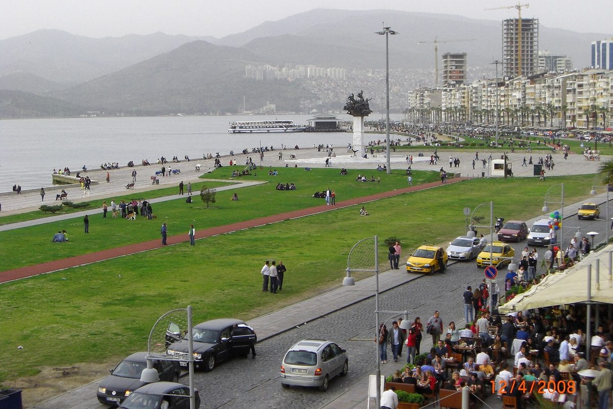 Kordon — Izmir Bay and city view