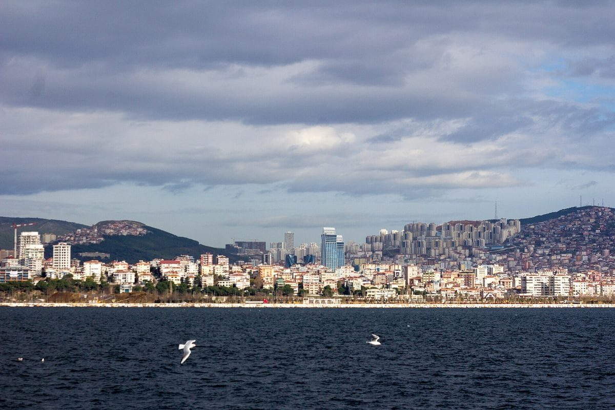 Maltepe — waterfront and coastal city view